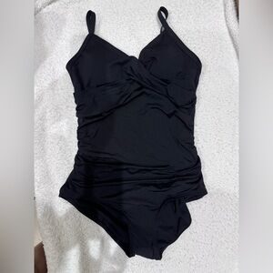 Jantzen Women’s Black One-Piece Swimsuit New